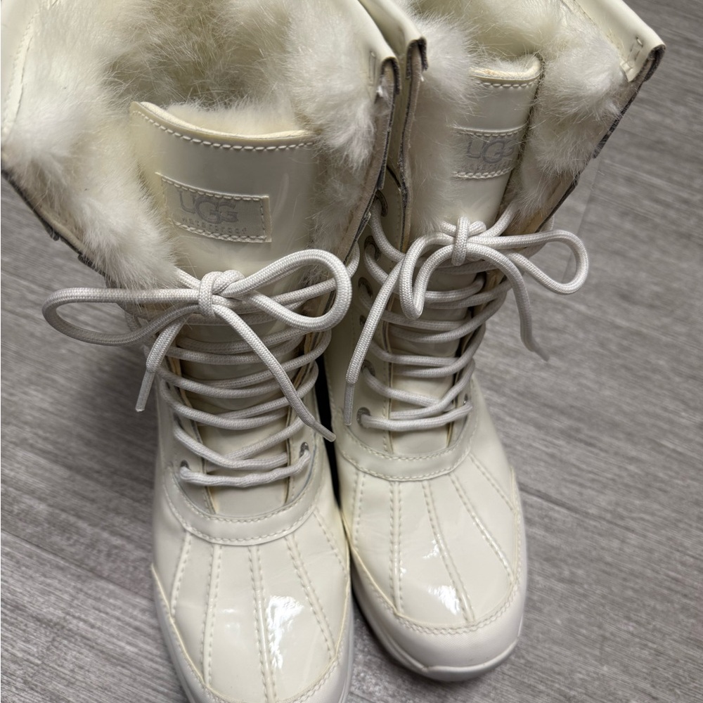 UGG Women's Adirondack III Patent Boot in White Color (Size 10) - Picture 2 of 5